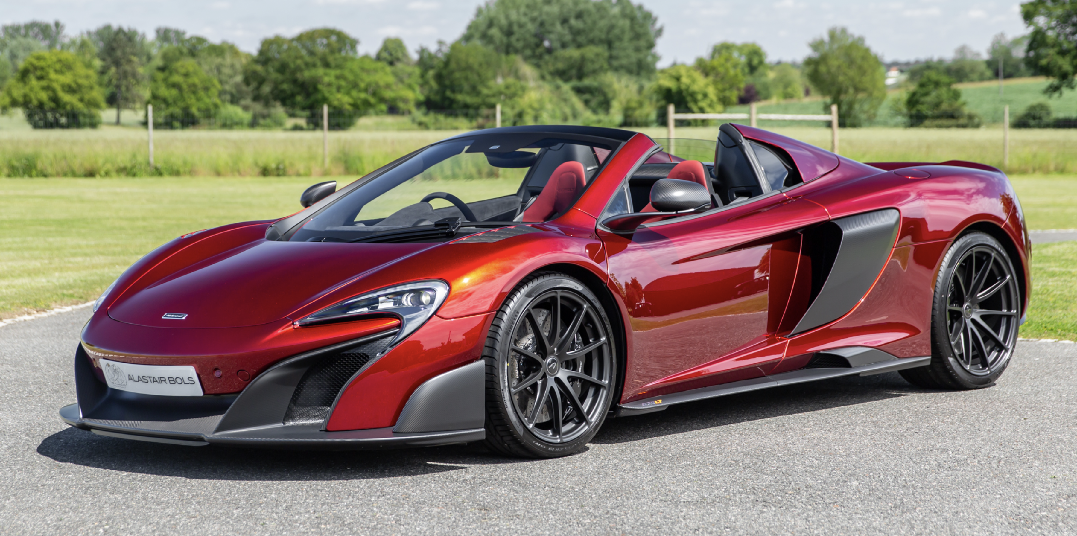 McLaren 675LT Spider in VOLCANO RED