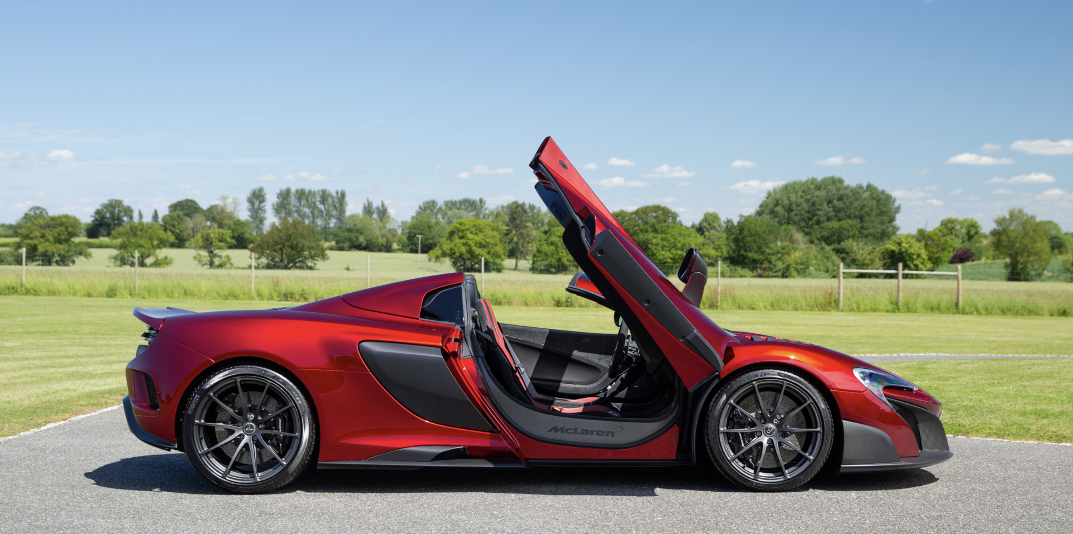 McLaren 675LT Spider in VOLCANO RED