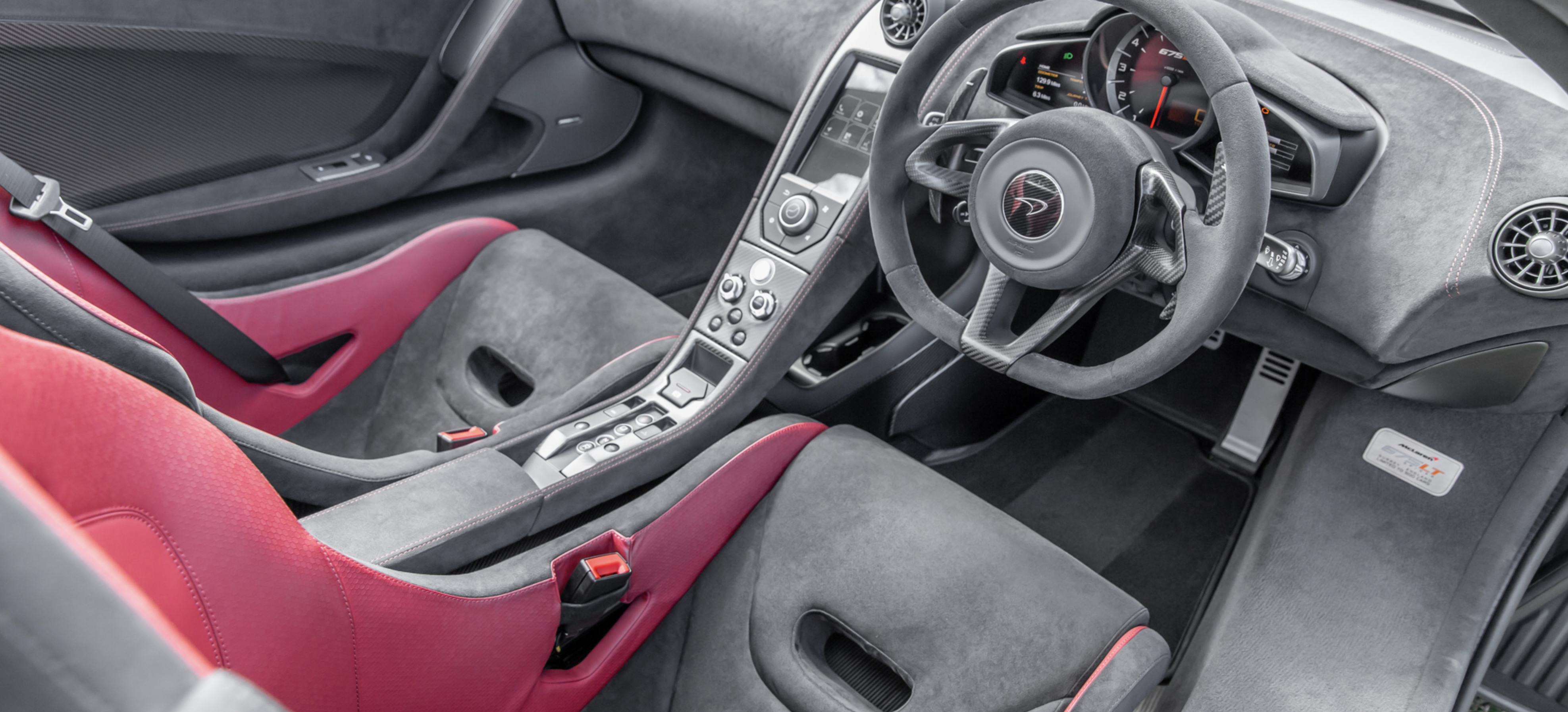 McLaren 675LT Spider in VOLCANO RED